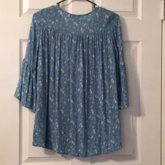 Boutique top. - Picture 2 of 2